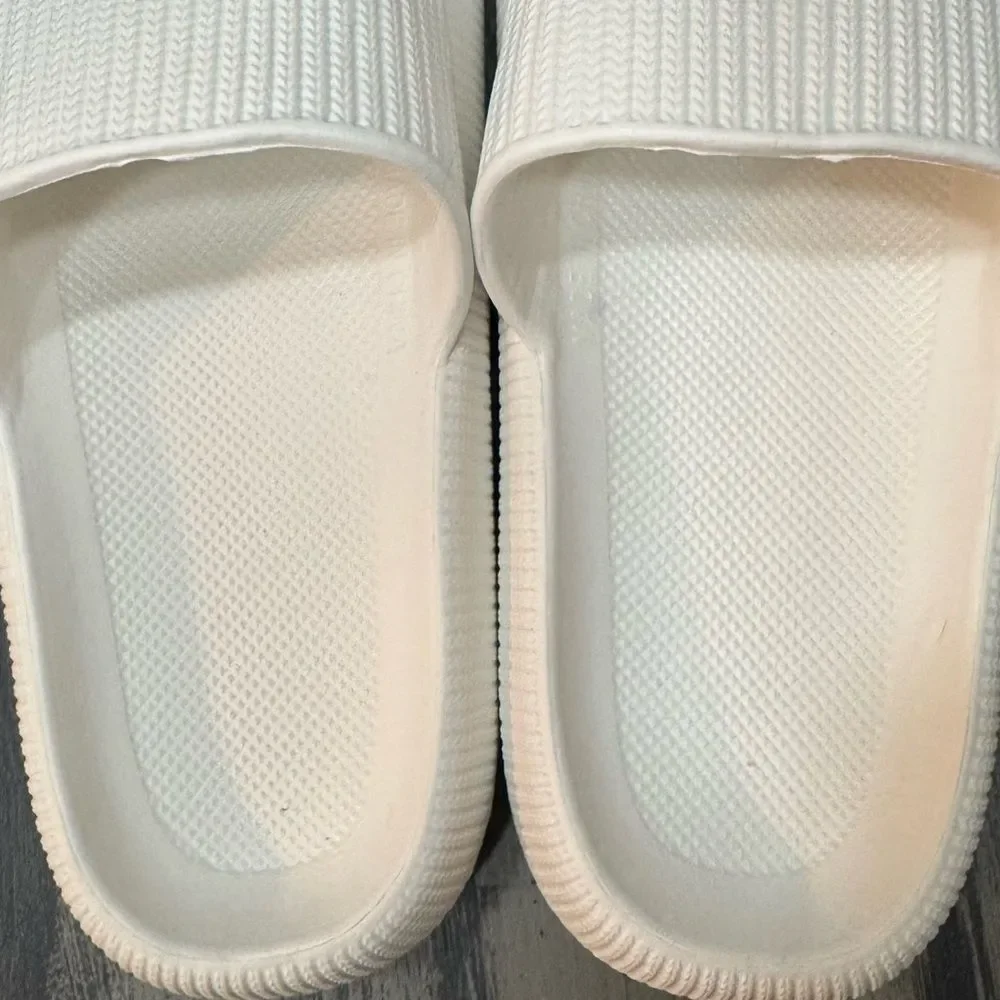 The Original Cloudies Women’s Size 9.5-10    Viral Tik Tok Comfort Slides - Picture 4 of 10